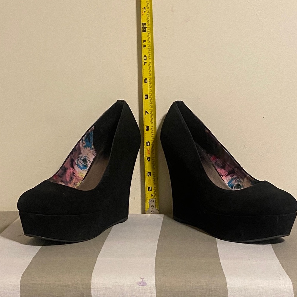Madden girl Black wedged heels size 11m